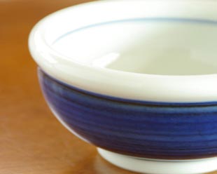 砥部焼・梅山窯　外藍色の玉ぶち鉢(4寸)玉ぶち部分