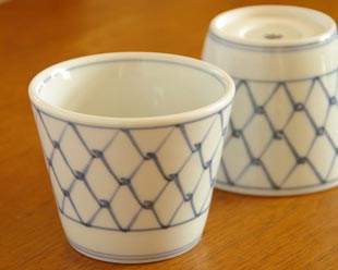砥部焼・梅山窯　網目のそばちょこ
