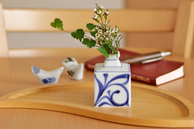 砥部焼の和食器 梅山窯の花器 【砥部工房 からくさ】