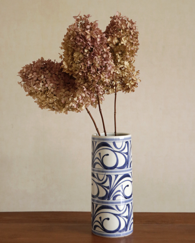 【希少】砥部焼 梅山窯 唐草 大きな壺 花器 花瓶 和風 陶器 壺 希少】砥部焼 梅山窯 唐草 大きな壺 花器 花瓶 和風 陶器 壺