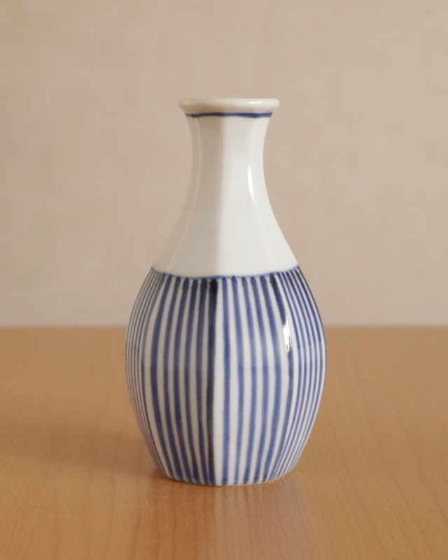 砥部焼の和食器 梅山窯の徳利 【砥部工房 からくさ】