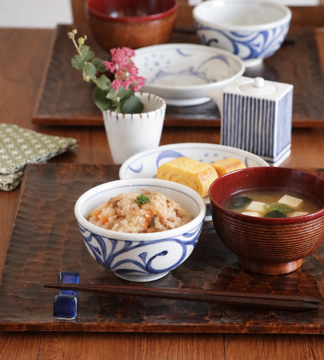 梅山窯 からくさ 3.6寸丸碗 炊き込みご飯盛り付けイメージ