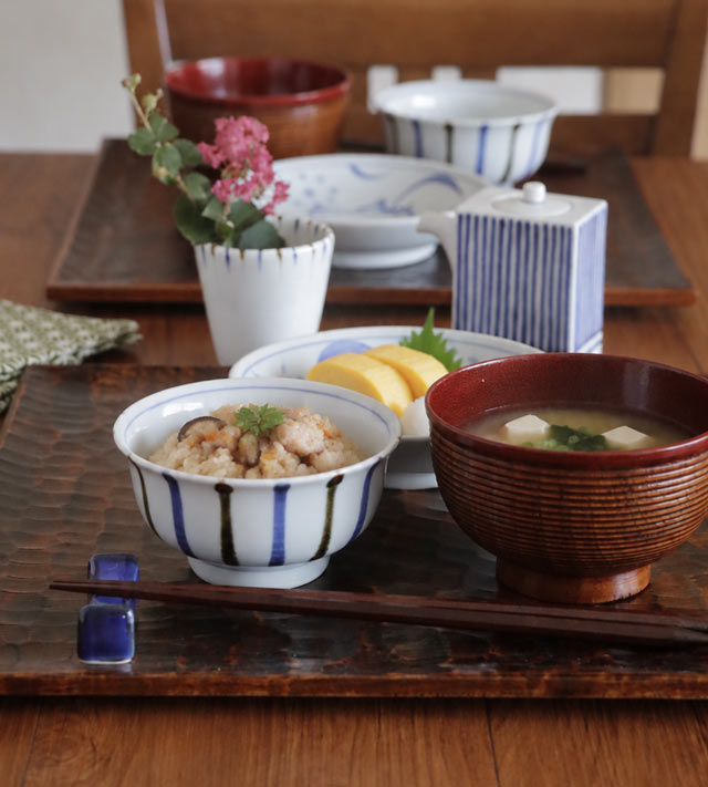 梅山窯 鉄ごすとくさ 反鉢 炊き込みご飯盛り付けイメージ