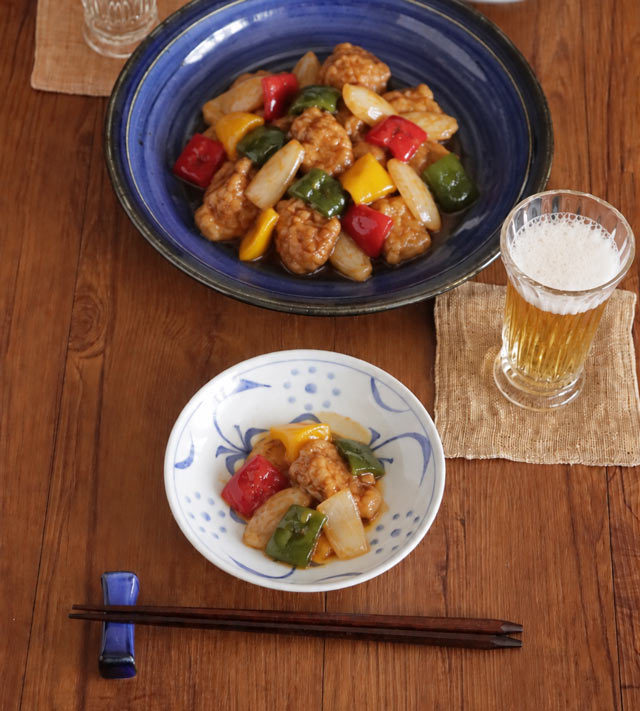 食卓風景 炒め物の取り皿として