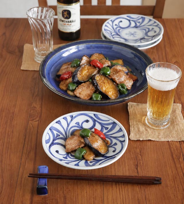 大皿料理の取り皿としての食卓風景
