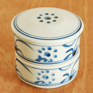 和食器　松谷窯　内染付　陶漆　蓋物　蓋碗　５客　共箱　M　R8058C 赤地金襴手鳳凰内染付蓋付汲出し - 松谷窯 叶松谷