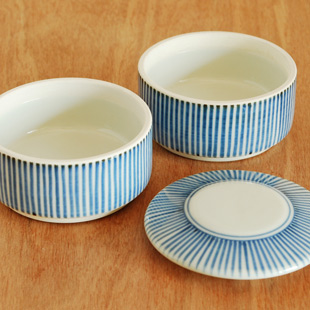 砥部焼・梅山窯　とくさ柄の二段ふた物(小)