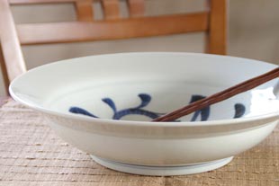 砥部焼　櫛目からくさの浅鉢