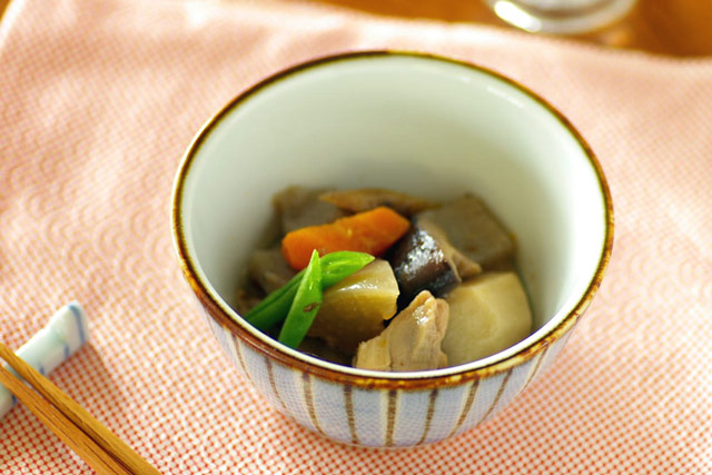 砥部焼　縞もようの台形鉢