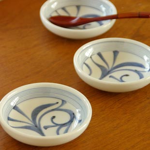 梅山窯　ひとつからくさの小皿（3,5寸）