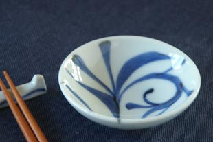 梅山窯　からくさの小皿（3寸）