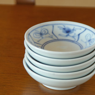 砥部焼・梅山窯　なずなの3寸小皿を重ねて