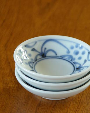 砥部焼・梅山窯　太陽柄の小皿を重ねて