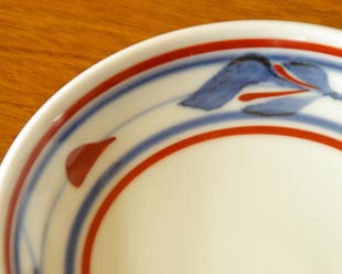 砥部焼・梅山窯　みつ葉の取皿の絵付け