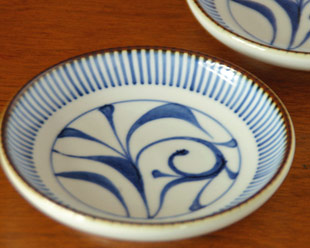 とくさ内唐草の取皿(4,6寸)