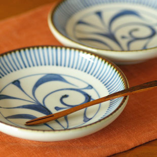 梅山窯　とくさ内唐草の取皿(4,6寸)