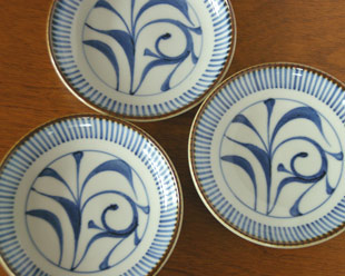 砥部焼・梅山窯　とくさ内唐草の取皿(4,6寸)