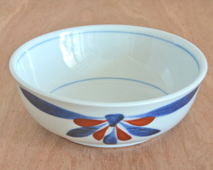 砥部焼・梅山窯　ごす赤菊の多用鉢（4.7寸）