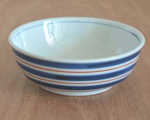 砥部焼・梅山窯　あい赤ラインの多用鉢（4.7寸）