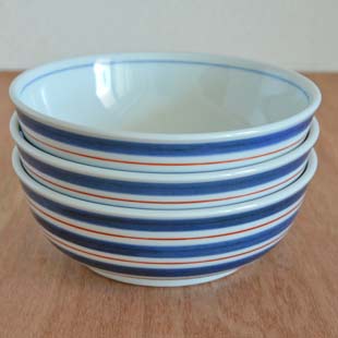 砥部焼・梅山窯　あい赤ラインの多用鉢（4.7寸）を重ねて