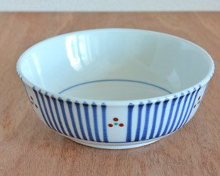 砥部焼・梅山窯　とくさみつ紋の多用鉢（4.7寸）