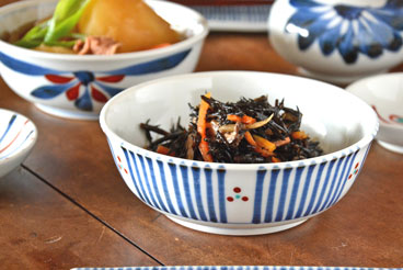 砥部焼　とくさみつ紋の多用鉢（4.7寸）