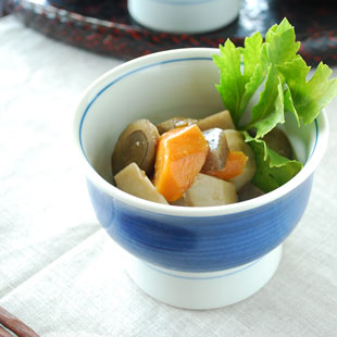 梅山窯　藍色の高台碗