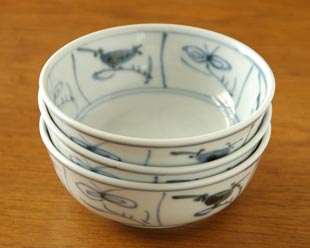 砥部焼・梅山窯　なずなの多用鉢(4寸)を重ねて