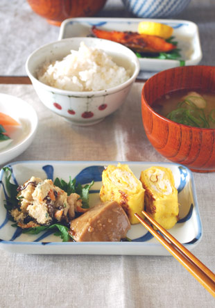 一角焼　湯呑　高さ7.6cm 東H5-0505 一角焼 湯呑 高さ7.6cm 東H5-0505 美術品・アンティーク・コレクション