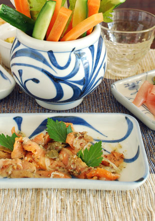 砥部焼・梅山窯　からくさの長角皿(5.2寸)にマリネを