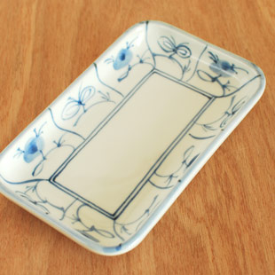 砥部焼・梅山窯　なずなの長方皿(5.2寸)