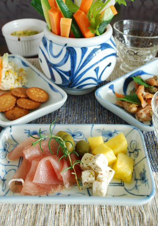 砥部焼・梅山窯　なずなの長方皿(5.2寸)にオードブルを