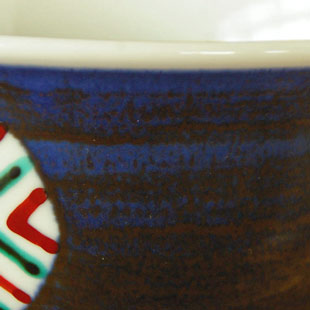 砥部焼・梅山窯　まるぬきの丼鉢（5寸）の絵付け