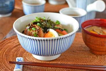 【砥部焼】幾何学模様 足付き丼 2個セット 砥部焼】幾何学模様 足付き丼 2個セット