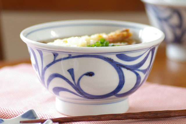 砥部焼・梅山窯　からくさの丼鉢