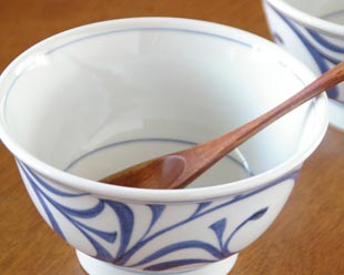 砥部焼の和食器 梅山窯の丼鉢 【砥部工房 からくさ】 砥部焼の和食器 梅山窯の丼鉢 【砥部工房 からくさ】