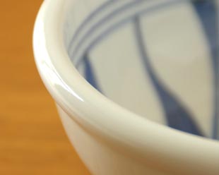 砥部焼･梅山窯　内からくさの鉢の玉ぶち