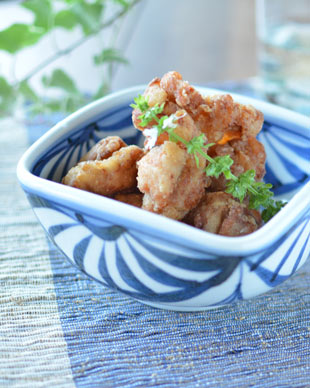 砥部焼・梅山窯　菊流れの四方鉢(5寸)にからあげを