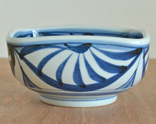 中国　染付菊紋鉢　送料込み0506 有田焼 染付 菊菱型向付 中鉢 18cm 福泉窯の通販｜Studio1156