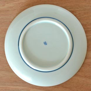 砥部焼・梅山窯　藍色の切立丸皿(6寸)の裏面