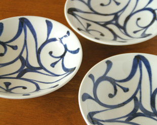 みつからくさの反深皿