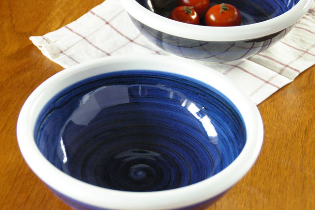 砥部焼・梅山窯　内外藍色の玉ぶち鉢（6寸）