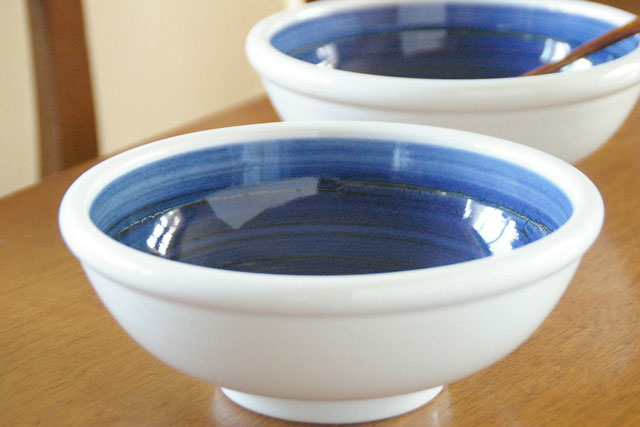 砥部焼　藍色の玉ぶち鉢（6寸）