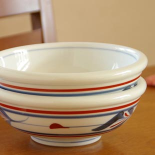 砥部焼・梅山窯 みつ葉の玉ぶち鉢(6寸)を重ねて