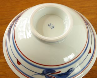 砥部焼・梅山窯　みつ葉の丼鉢の底面