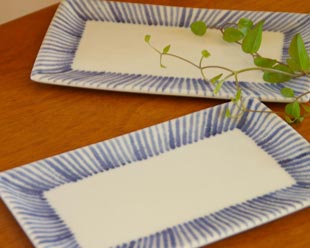 梅山窯　とくさ柄の布目角皿(7寸)