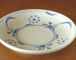 砥部焼　太陽柄の大皿