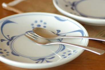 砥部焼・梅山窯　太陽柄の大皿