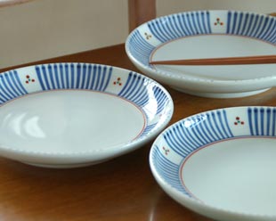 梅山窯　とくさみつ紋の大皿(7寸)