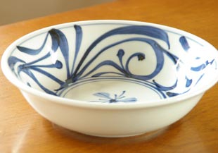 梅山窯　からくさの反鉢(7寸)